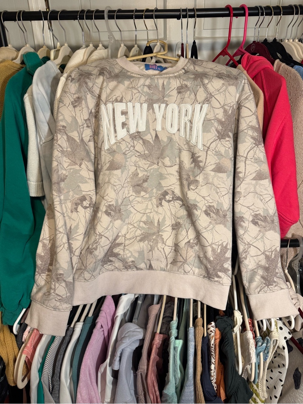 New York Embroidered Crewneck Sweater - Taupe Leaf Print